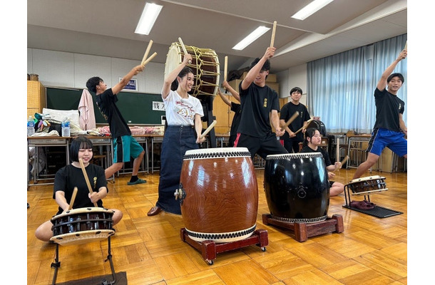 （左）土屋太鳳（C）日本テレビ