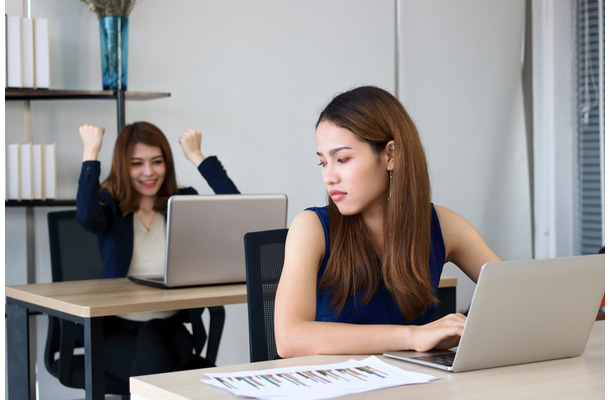 なりたい自分と本当の自分。「みんなに好かれたいのに」「私ならもっとできるのに」理想とのギャップに苦しむ人が辞めるべき、考え方のクセ