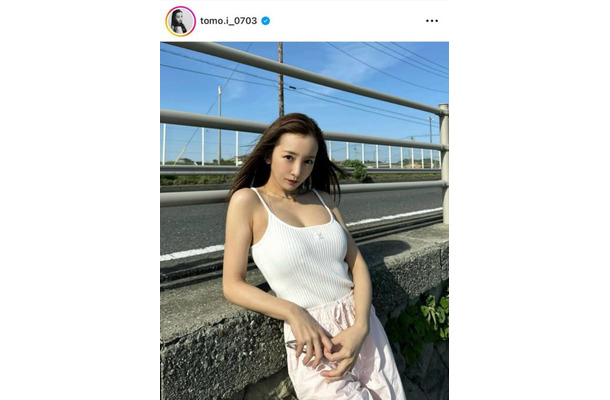 板野友美、美ボディ際立つキャミ×パンツSHOTに反響「セクシーすぎる」「相変わらずビジュ最高」