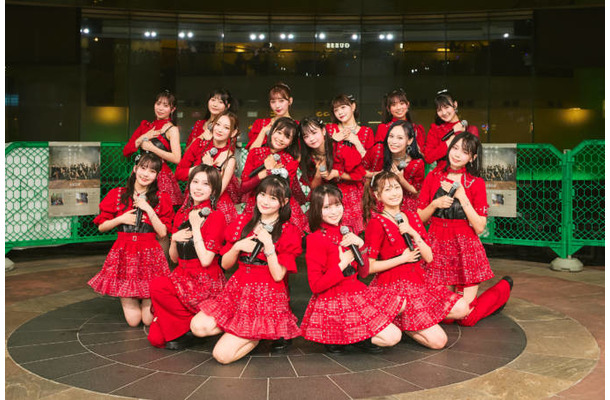 HKT48、福岡でミニライブを開催！加入から4ヵ月で初選抜の7期生も含めた16人でフレッシュなパフォーマンス