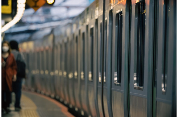 【電車で】母親「サラダで好きなものは？」次の瞬間、息子の”まさかの回答”に「その発想はなかった」「思わず笑った」