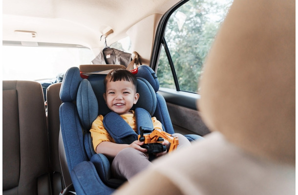 車を運転していると…子どもの予想外な行動に「想像力が果てしない」「可愛い」