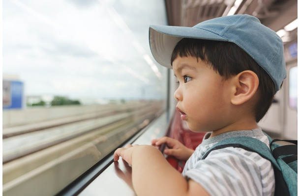 電車で「ねえ、ママ…」真剣な顔で質問する男の子。すると…→得意げに結論づけた会話に「思わずクスッと」「癒し」