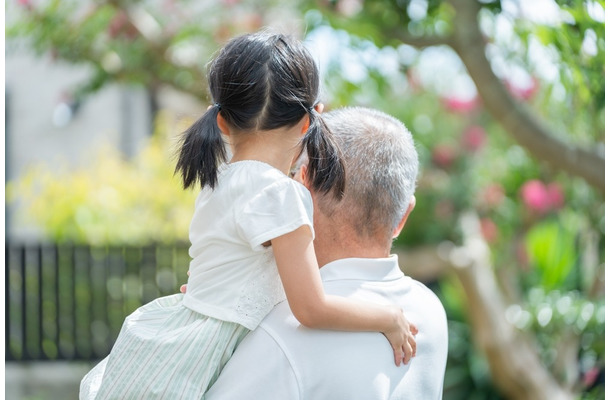 太鼓をたたく祖父に喜ぶ孫　その後、祖父の”溺愛行動”に母は「びっくりした」「一番の思い出になった」　