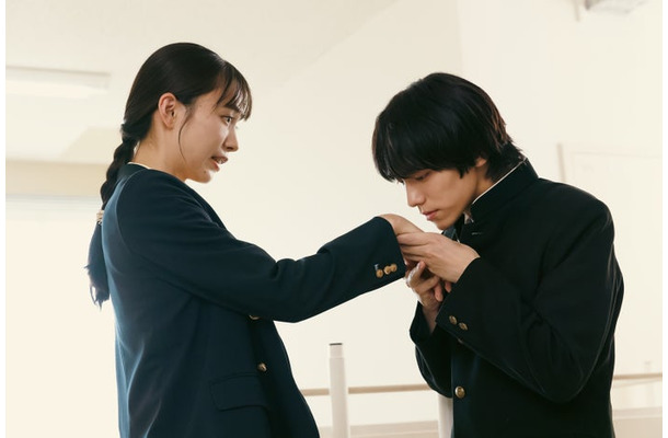 井桁弘恵、山下幸輝「私の町の千葉くんは。」第2話（C）「私の町の千葉くんは。」製作委員会