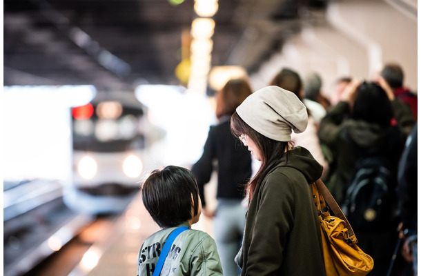 駅で、ぐずる子ども。なぜか駅員が近づいてきて…私「何事？」まさかの神対応に『驚き』『知らなかった』