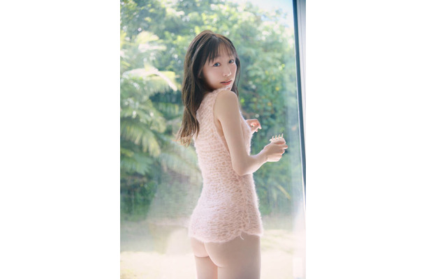 須田亜香里、ふんわり美ヒップがチラリ！デビュー15周年の集大成で“過去最大”ヌーディーSHOTにも挑戦