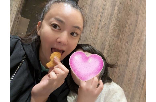 華原朋美、5歳愛息子との“マクドナルドデート”を報告「2人で仲良く楽しくすごしています」