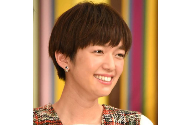 佐藤栞里、“壁のF4”芸人らとのピースSHOTに反響「仲良い」「笑顔めちゃめちゃ可愛い」