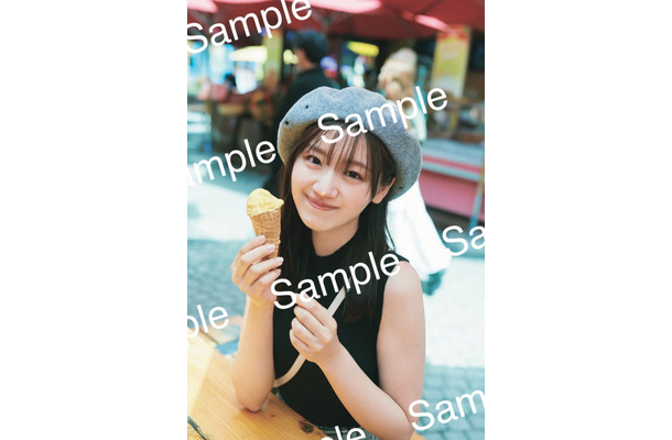 佐々木美玲「陽射しのパレード」封入ポストカード（C）撮影／熊木優（io）