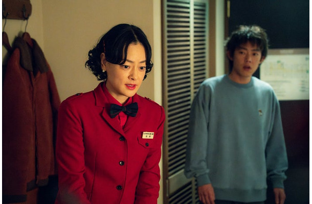 市川実日子、吉村界人「ホットスポット」第4話（C）日本テレビ