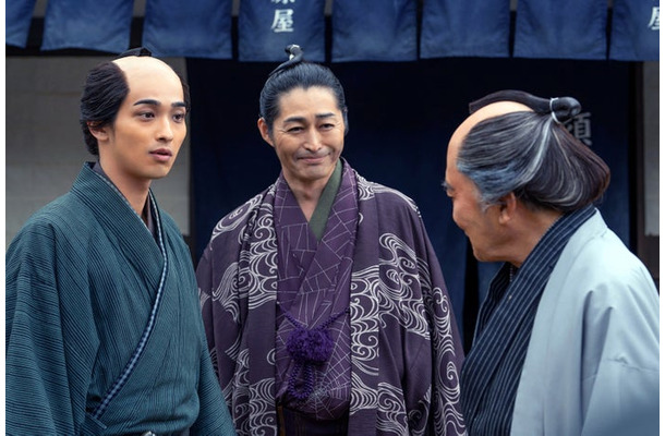 横浜流星、安田顕「べらぼう～蔦重栄華乃夢噺～」第5話（C）NHK