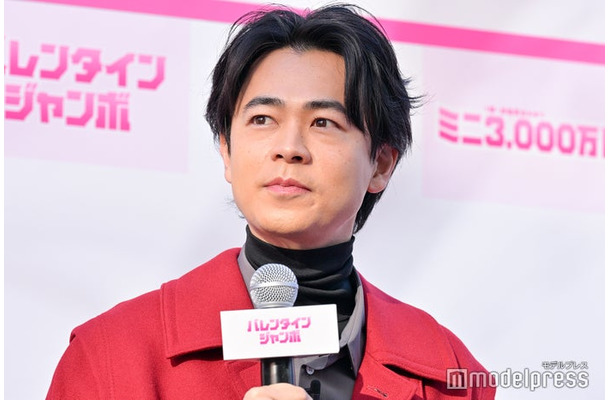 「バレンタインジャンボ宝くじ」発売記念イベントに出席した成田凌（C）モデルプレス