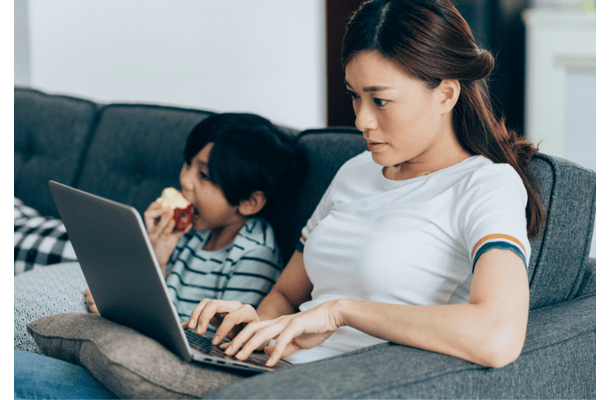 在宅勤務で育児を両立する女性。産後の”仕事量における”悩みとは！？