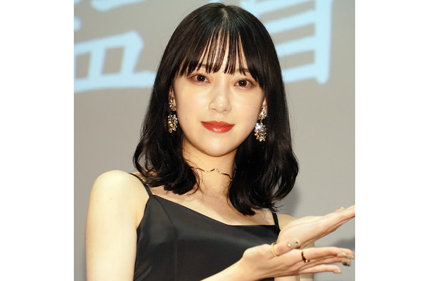 堀未央奈、悩ましいフェイスパックによる肌荒れ症状を明かす「いつものスキンケアをしても治まらない」