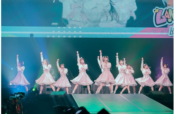 May J.・高嶺のなでしこらが一夜限りのパフォーマンス ファンサで会場沸かす【LANDCONライブレポ】