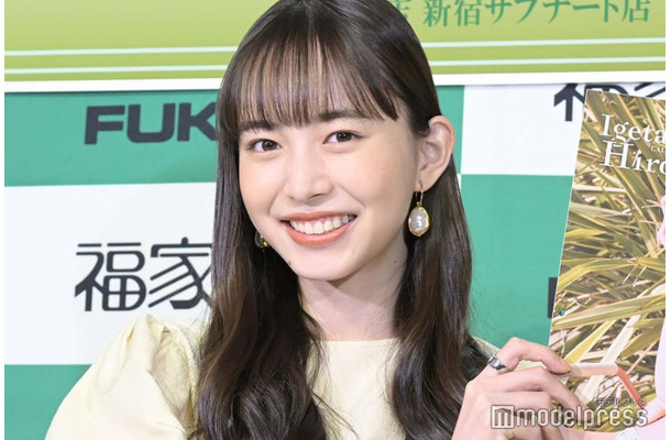 ロングヘアの井桁弘恵（C）モデルプレス
