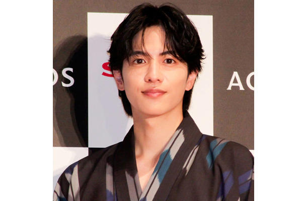 志尊淳『恋は闇』オフSHOT！お茶目な姿にファンほっこり「エモいお写真たくさん」「可愛い」