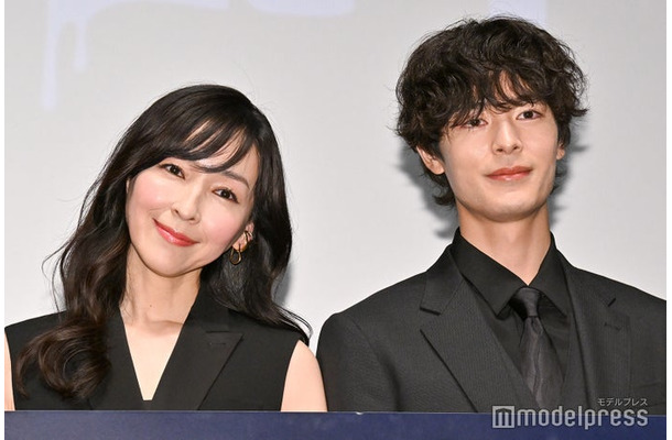 麻生久美子、塩野瑛久（C）モデルプレス