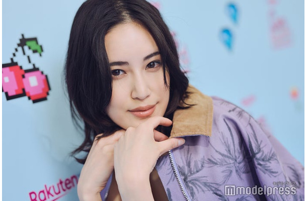 モデルプレスのインタビューに応じた藤井夏恋（C）モデルプレス