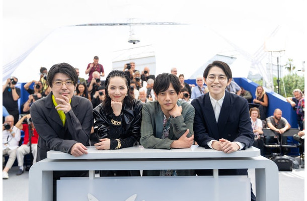 川村元気監督、小松菜奈、二宮和也、平瀬謙太朗氏、「８番出口」フォトコールの様子（C）Kazuko Wakayama
