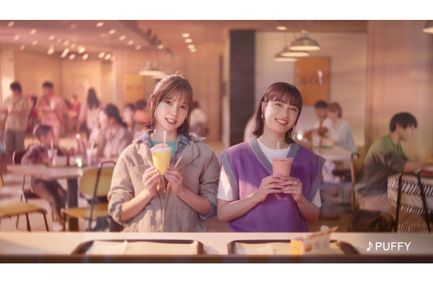 宮崎あおい、広瀬すず／新TVCM「寄り道マック 夕方のピーチ」篇より（提供写真）