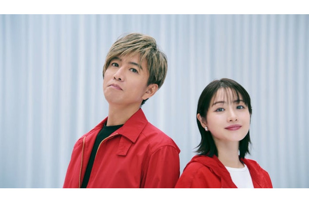 木村拓哉、石原さとみ／新テレビCM「エムット始まる」篇より（提供写真）