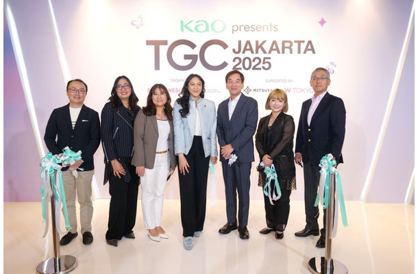 （左から）長谷川智紀（Beautynesia CEO）、Monique Soeriaatmadja（Alexalexaファッションデザイナー）、Bun Susilowati（Kao Indonesia マーケティング部長）、 Putri Tanjung（CT Corp監査役、Trans Digital Lifestyle Group CEO）、長谷川尚一（Kao Indonesia社長）、 池田友紀子（W TOKYO 執行役員、東京ガールズコレクション実行委員会 チーフプロデューサー）、小⽇山功 (インドネシア三井物産 社長)（提供写真）