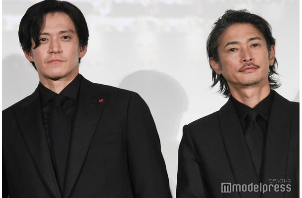 「フロントライン」ジャパンプレミアに登壇した小栗旬、窪塚洋介（C）モデルプレス
