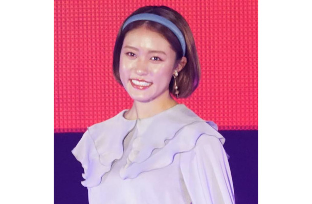 「スタイル良すぎ」王林、すらり美脚の衣装SHOTに絶賛の声「脚が長い！」「スタイリッシュ」