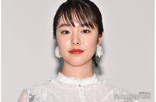 暗髪の唐田えりか（C）モデルプレス