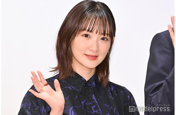 黒髪の生駒里奈(C)モデルプレス