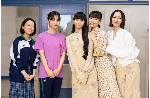 上白石萌音、當真あみ、かしゆか、あ~ちゃん、のっち(C)日本テレビ