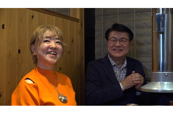 （左）こっちのけんとの母・菅生好身さん（C）日本テレビ
