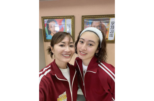 新山千春、18歳長女と“すっぴん”でパシャリ！美人親子SHOTに「かわいい」「超綺麗」の声