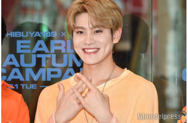 金髪の大久保波留(C)モデルプレス