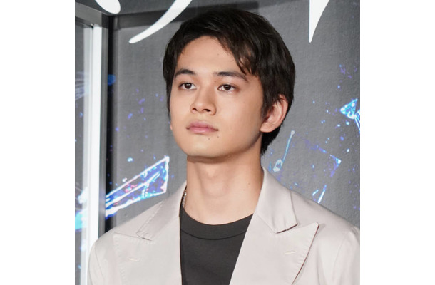 北村匠海、ステージで熱唱するモノクロSHOTに反響「世界で一番カッコいい」「いい写真だなー」