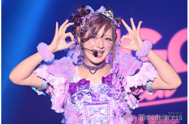 しなこ(C)モデルプレス