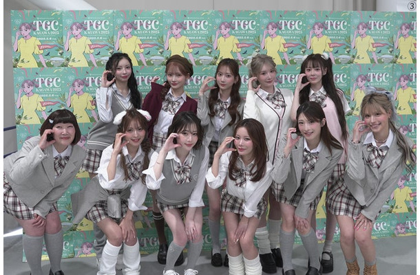 （後列左から）MIYA、MAMI、ASUKA、YUMERO、RUI （前列左から）川村エミコ、NANANI、RIKO、ICHIKA、二瓶有加、今井アンジェリカ （提供写真）