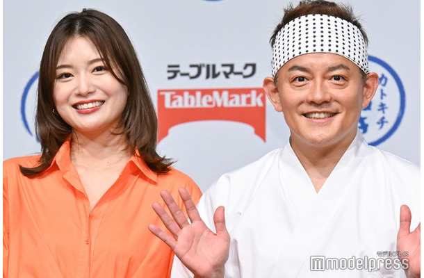 「テーブルマーク カトキチさぬきうどん」イベントに登壇した蜂谷晏海、井戸田潤（C）モデルプレス