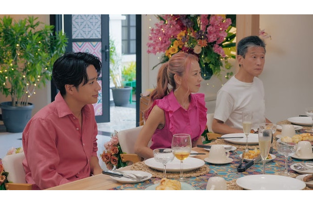 久次米一輝、両親『バチェラー・ジャパン』シーズン6エピソード7（C）2025 Warner Bros. International Television Production Limited. All Rights Reserved