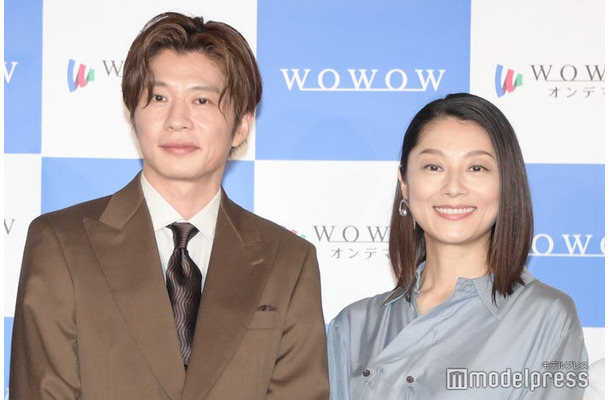 完成報告会に出席した田中圭、小池栄子（C）モデルプレス