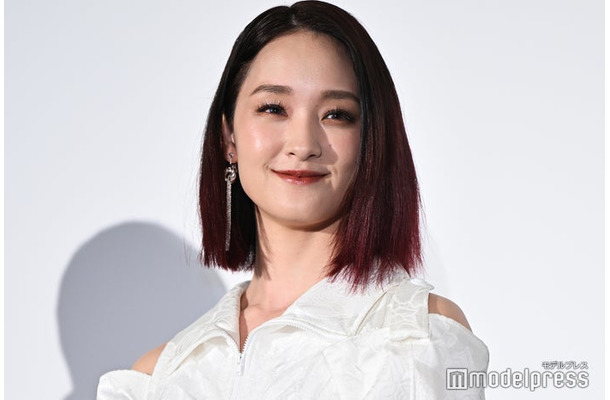 黒髪の剛力彩芽（C）モデルプレス