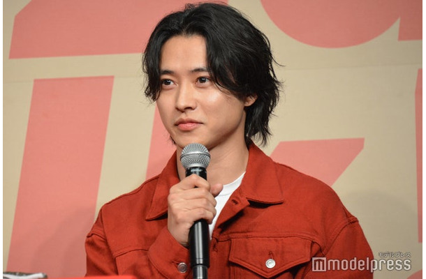 新CMと同じ衣装で登場した山崎賢人（C）モデルプレス