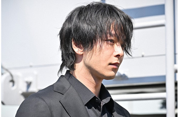 中村倫也「DOPE 麻薬取締部特捜課」第1話（C）TBS