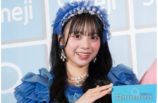 黒髪の増田彩乃(C)モデルプレス