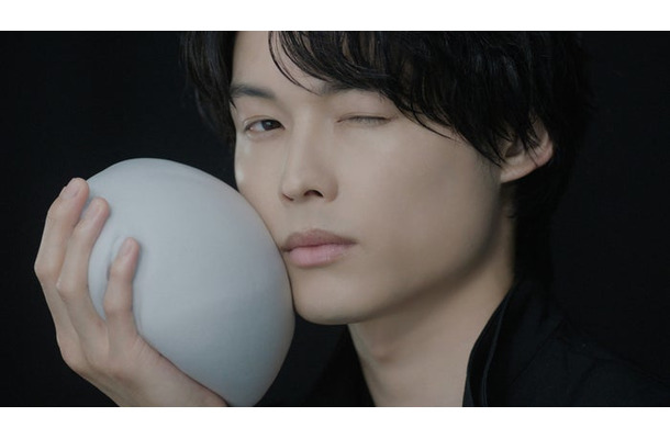 松村北斗／新CM「シロルの黒い魔泡」篇（提供写真）