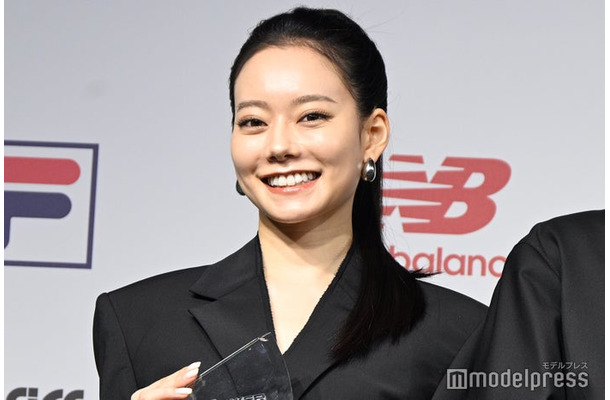 「スニーカーベストドレッサー賞2025」モデル部門を受賞したなごみ（C）モデルプレス