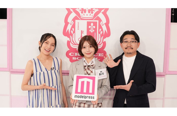 （左から）ベッキー、あいり、伊藤俊介（提供写真）