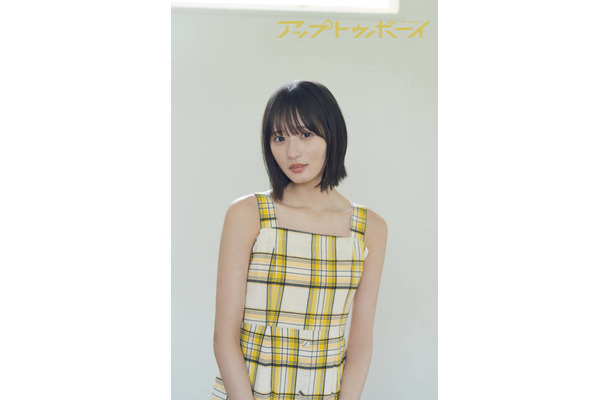 乃木坂46遠藤さくら、ヘルシー肌見せのワンピースSHOT披露！ビーチハウスと海を舞台に爽やかな魅力が輝く